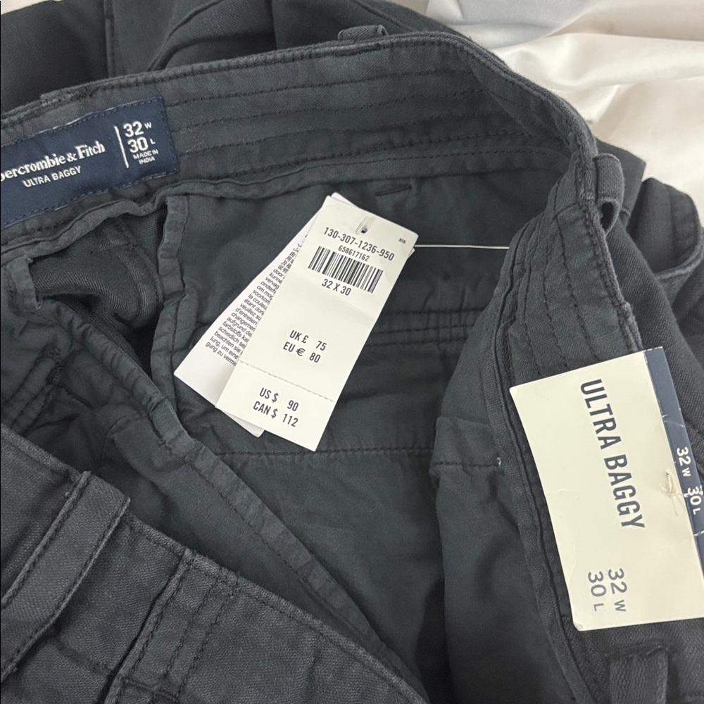 NWT Abercrombie & Fitch sz32x30 Men's Black Ultra Baggy Cargo Pants… - Picture 4 of 4